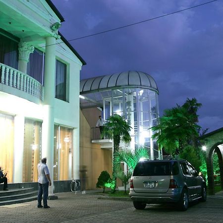 Eleon Hotel Кутаиси Екстериор снимка
