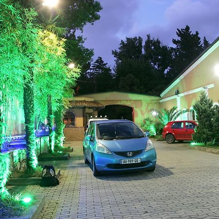Eleon Hotel Кутаиси Екстериор снимка
