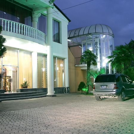 Eleon Hotel Кутаиси Екстериор снимка