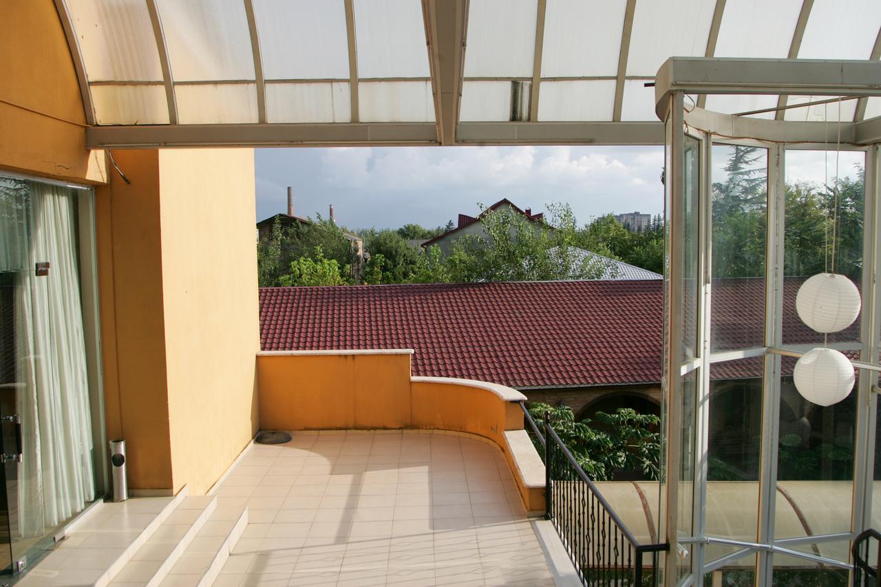Eleon Hotel Кутаиси Екстериор снимка
