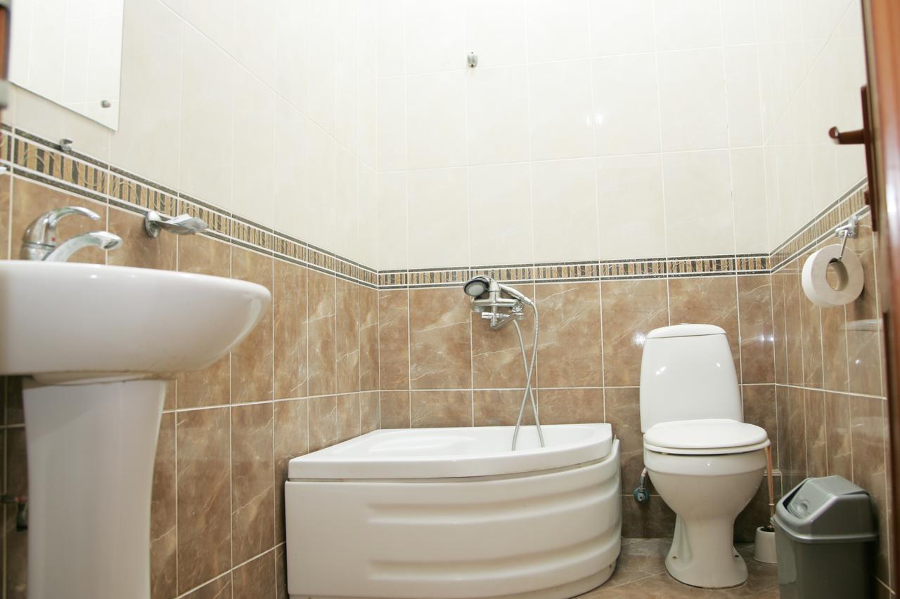 Eleon Hotel Кутаиси Екстериор снимка