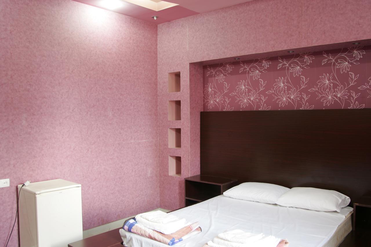 Eleon Hotel Кутаиси Екстериор снимка