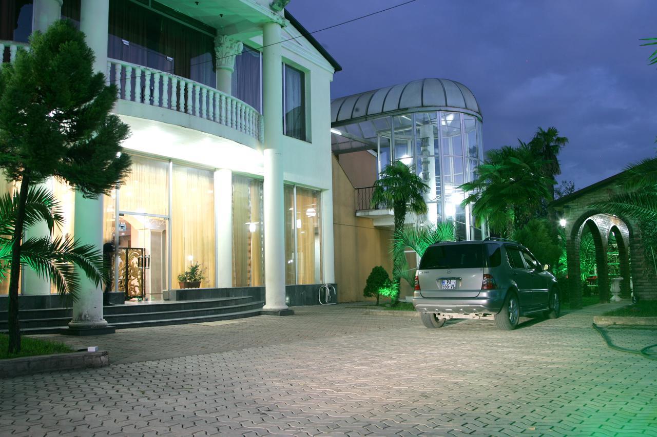 Eleon Hotel Кутаиси Екстериор снимка