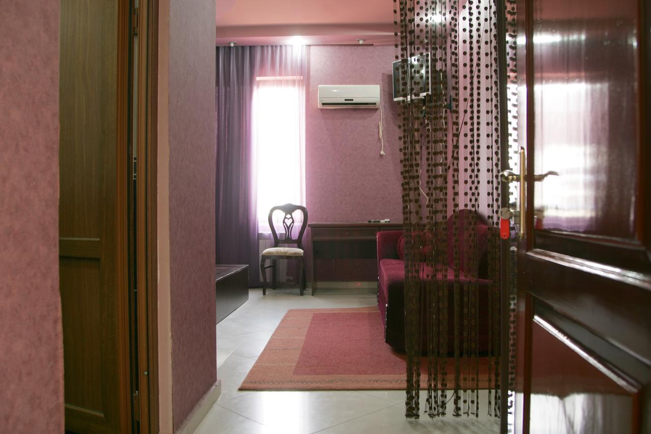 Eleon Hotel Кутаиси Екстериор снимка