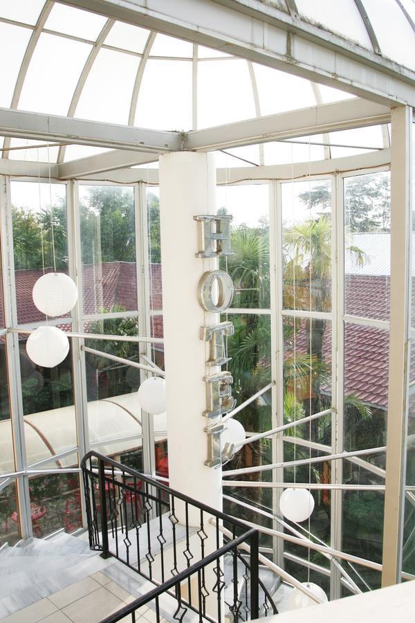 Eleon Hotel Кутаиси Екстериор снимка