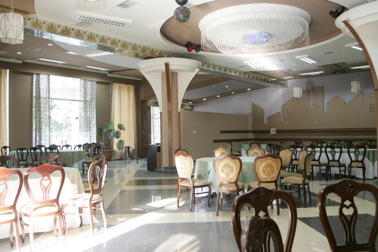Eleon Hotel Кутаиси Екстериор снимка