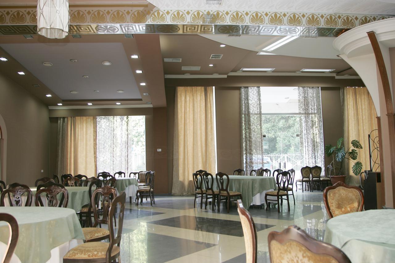 Eleon Hotel Кутаиси Екстериор снимка