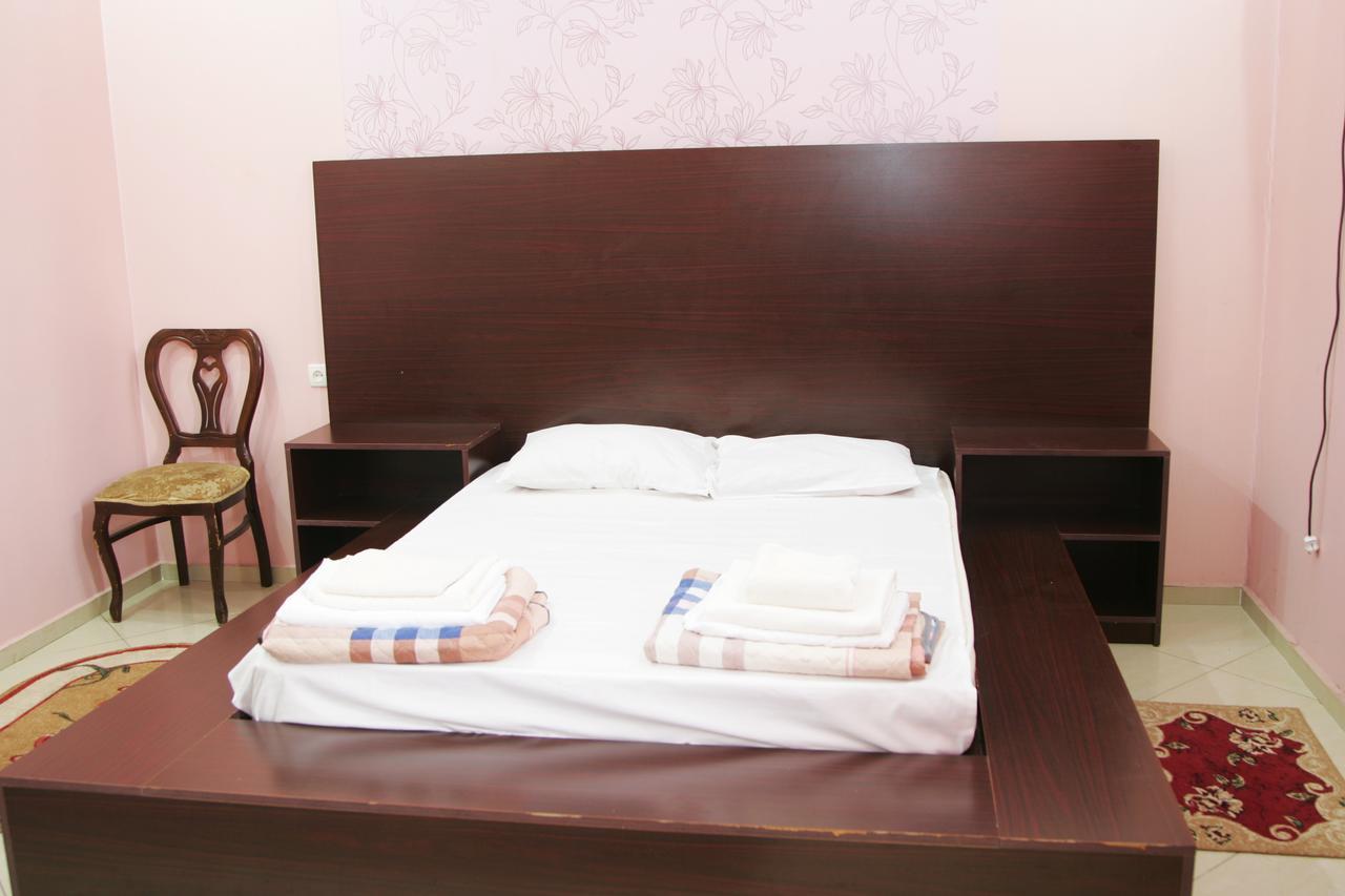 Eleon Hotel Кутаиси Екстериор снимка