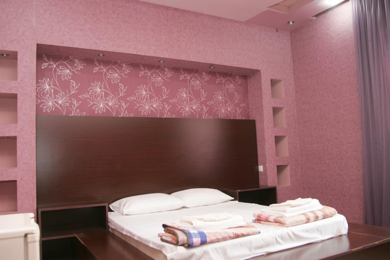 Eleon Hotel Кутаиси Екстериор снимка