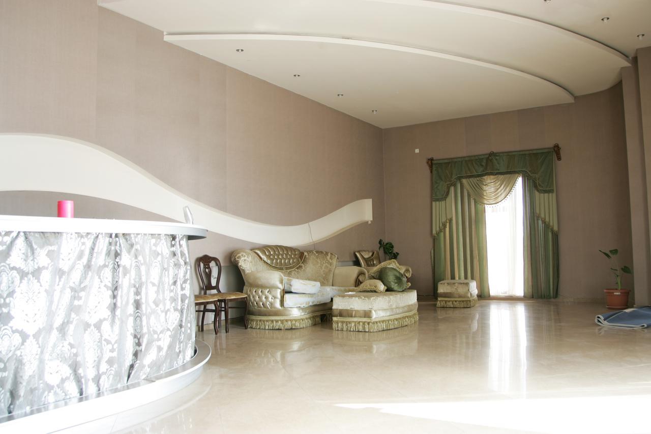 Eleon Hotel Кутаиси Екстериор снимка