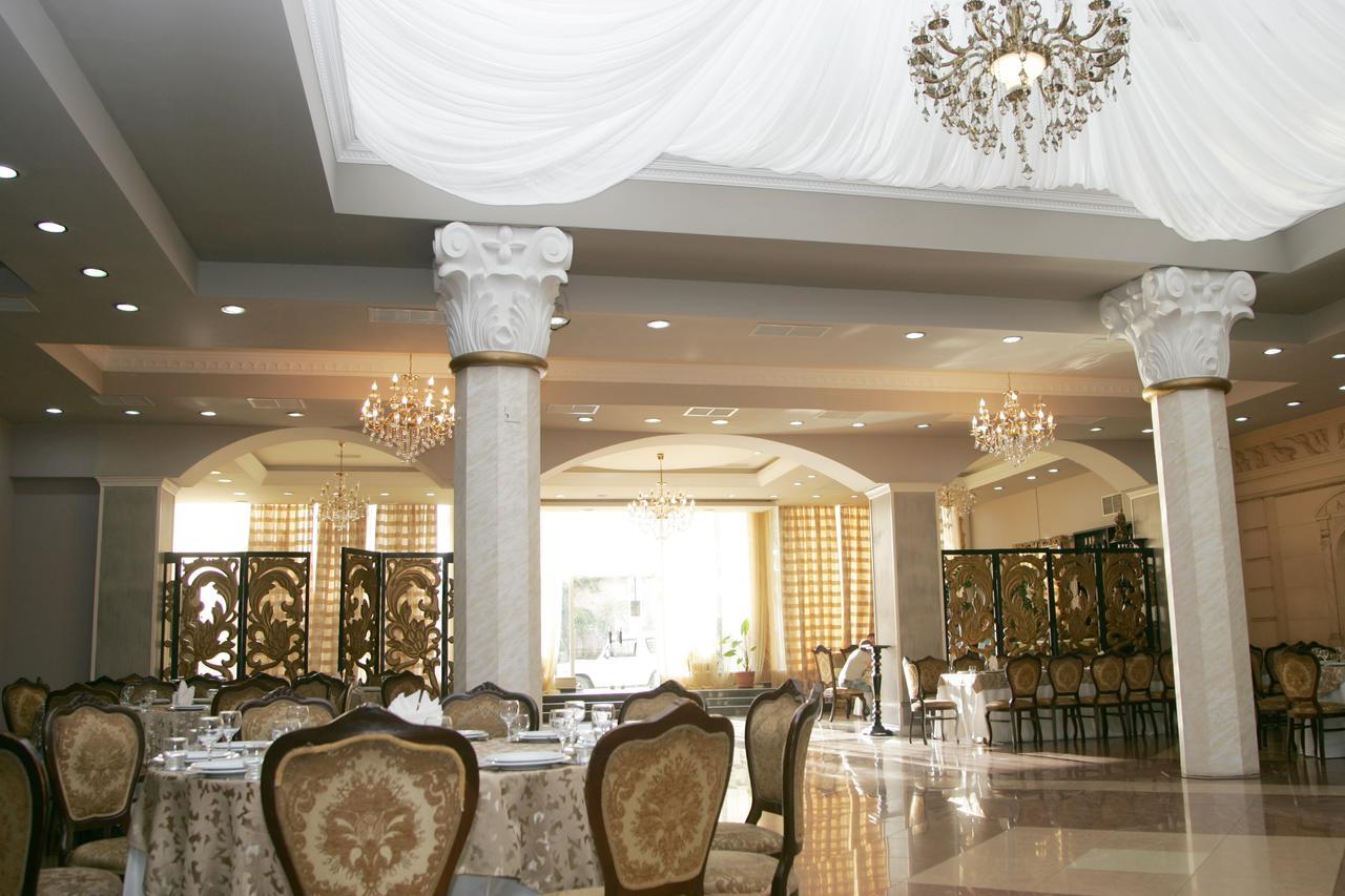 Eleon Hotel Кутаиси Екстериор снимка