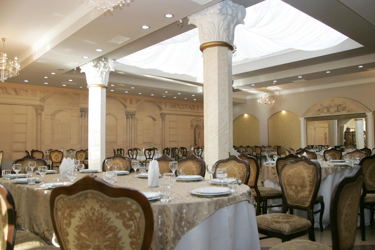 Eleon Hotel Кутаиси Екстериор снимка
