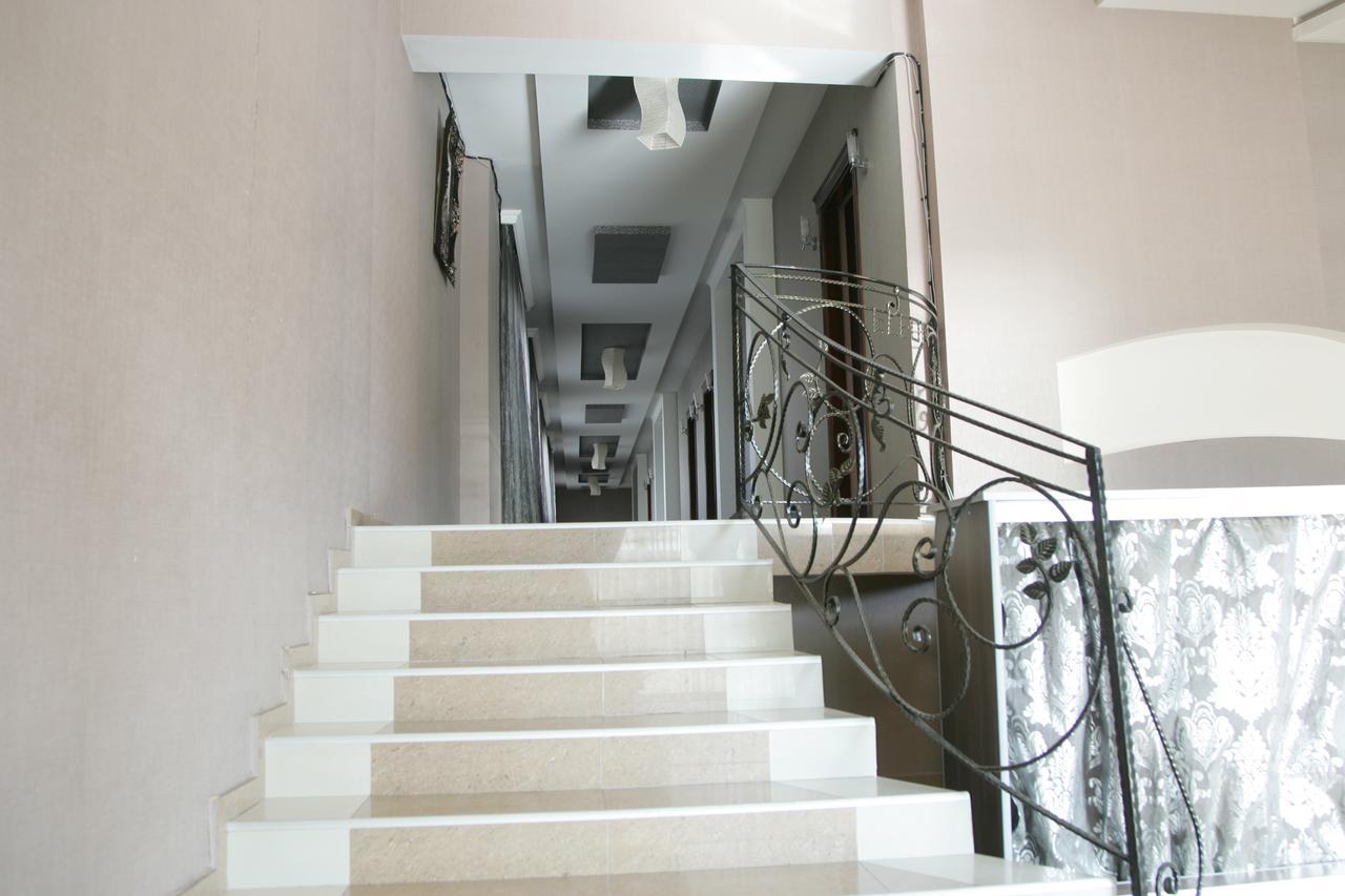 Eleon Hotel Кутаиси Екстериор снимка