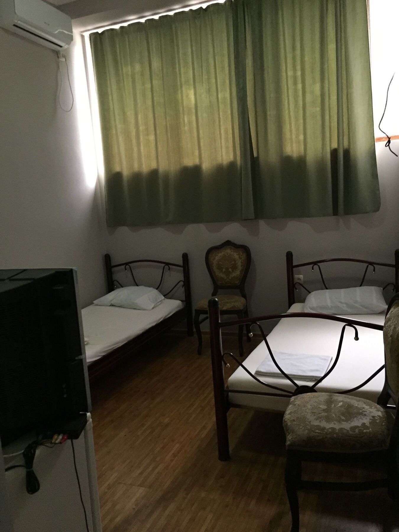 Eleon Hotel Кутаиси Екстериор снимка